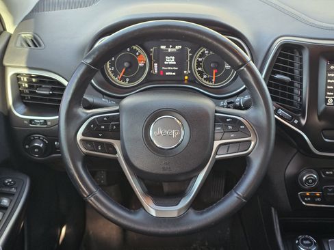 Used 2019 Jeep Cherokee Latitude Plus image 15