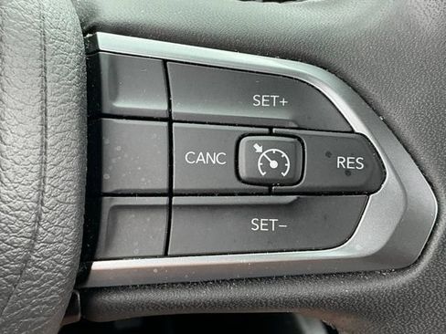 Used 2024 Jeep Compass Latitude AWD/4WD image 30