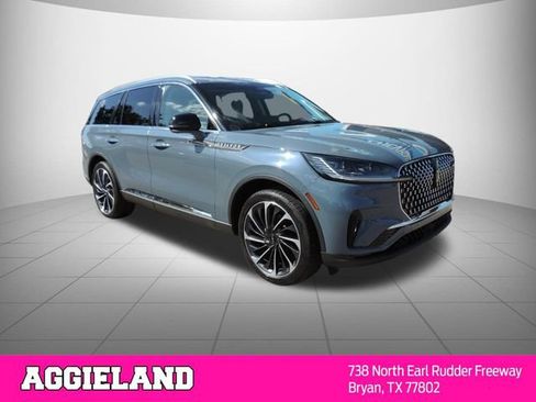 Used 2025 Lincoln Aviator Reserve w/ Equipment Group 201A AWD/4WD image 3