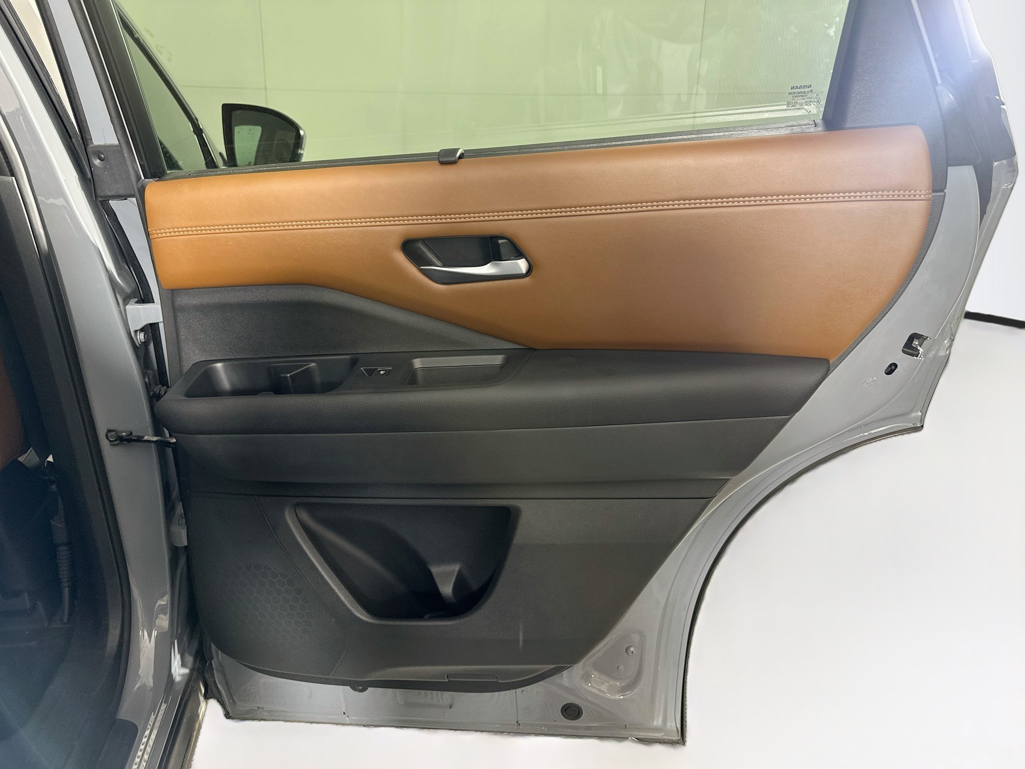 Used 2023 Nissan Pathfinder Platinum w/ Cargo Package FWD image 34