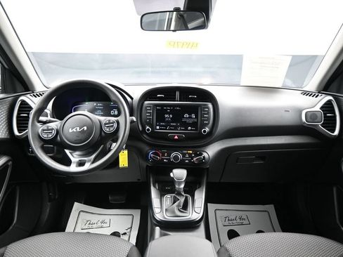 Used 2025 Kia Soul LX w/ LX Technology Package FWD image 13