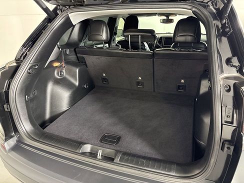 Used 2019 Jeep Cherokee Trailhawk w/ Comfort/Convenience Group image 18