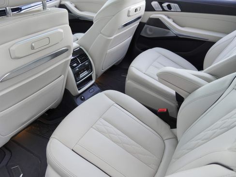 Used 2024 BMW X7 M60i w/ Executive Package AWD/4WD image 37