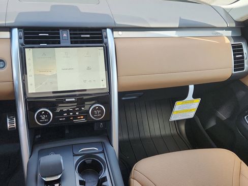 New 2026 Land Rover Discovery Limited Edition AWD/4WD image 21