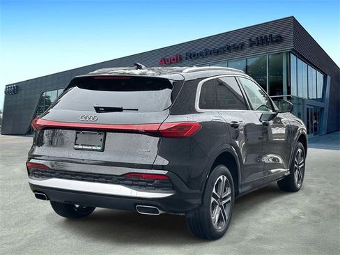 Certified 2025 Audi Q5 Premium w/ Convenience Package image 5