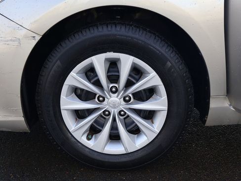 Used 2016 Toyota Camry LE image 36