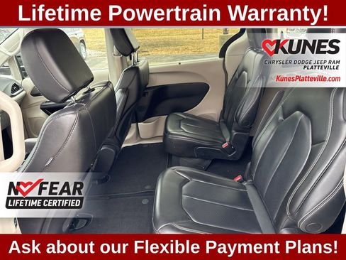 Used 2023 Chrysler Pacifica Touring-L image 30