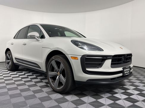 Certified 2024 Porsche Macan AWD/4WD image 7