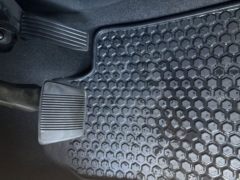 Used 2022 Jeep Cherokee Trailhawk w/ Premium Leather Package image 18