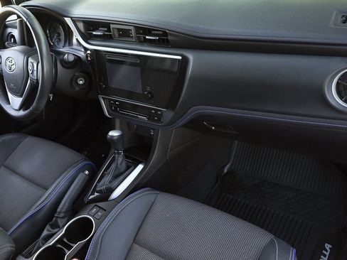 Used 2018 Toyota Corolla SE image 17