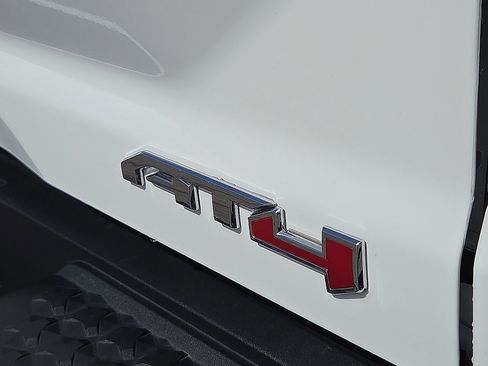 Used 2025 GMC Canyon AT4 AWD/4WD image 8