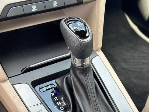 Used 2018 Hyundai Elantra SEL FWD image 29