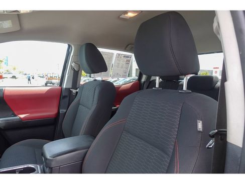 Used 2017 Toyota Tacoma SR5 w/ Tow Package AWD/4WD image 10