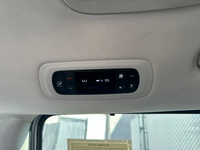 Certified 2024 Chrysler Pacifica Touring-L FWD image 12