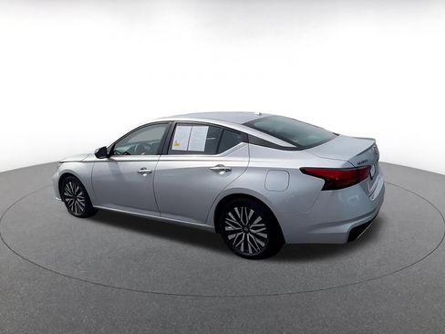 Used 2025 Nissan Altima 2.5 SV FWD image 8