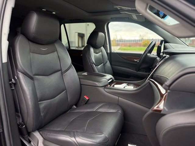 Used 2019 Cadillac Escalade Luxury AWD/4WD image 15