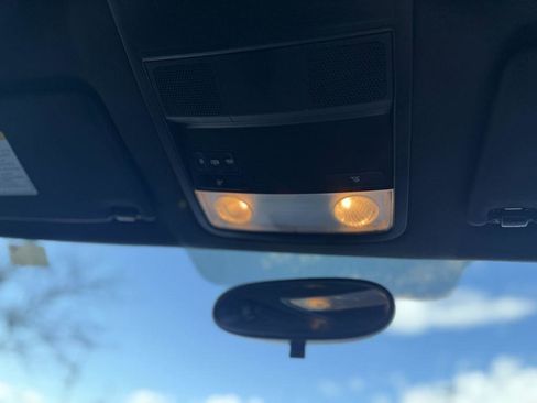 Used 2018 Volkswagen Beetle S image 25