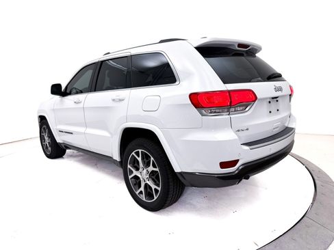 Used 2018 Jeep Grand Cherokee Limited AWD/4WD image 16