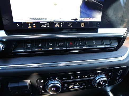 Used 2025 GMC Sierra 2500 SLT w/ SLT Premium Package image 28