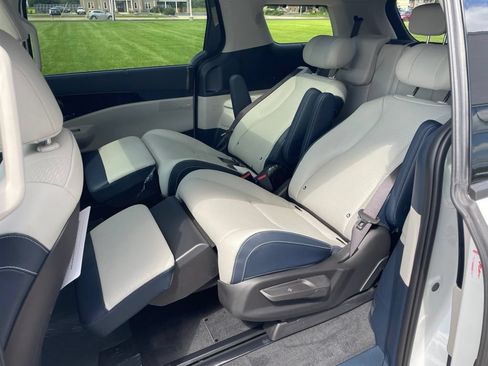 New 2027 Kia Carnival SX Prestige FWD image 12