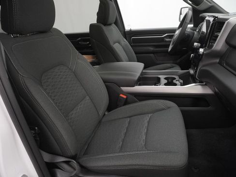 New 2026 RAM 1500 4x4 Crew Cab image 32