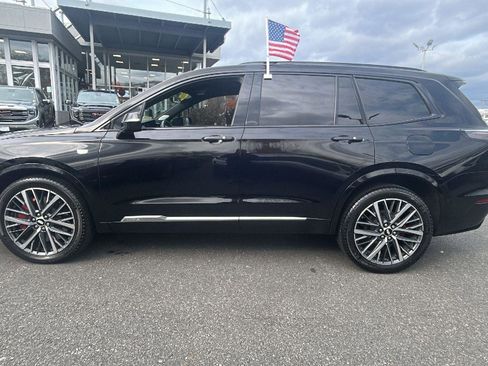 Certified 2022 Cadillac XT6 Sport w/ Technology Package image 4