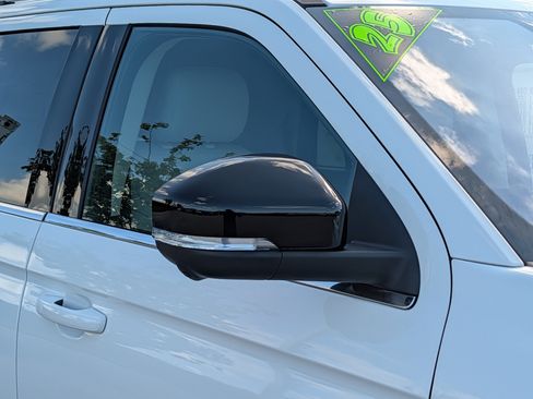 Certified 2025 Ford Expedition Platinum AWD/4WD image 11