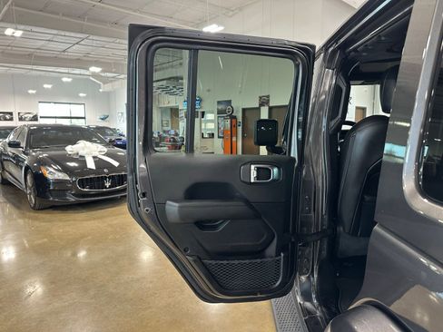 Used 2021 Jeep Wrangler Unlimited Sahara image 33