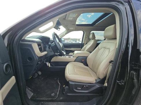 Used 2024 Ford Expedition Limited RWD image 3