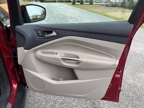 Used 2017 Ford C-MAX Energi Titanium w/ Equipment Group 501A image 27