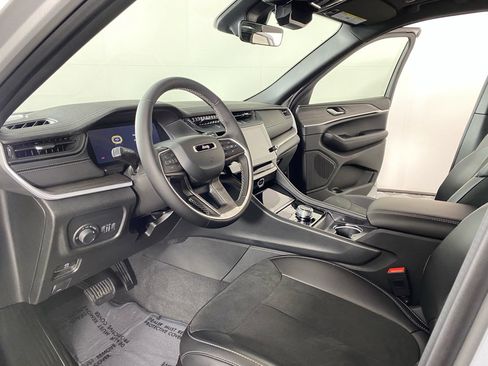 New 2026 Jeep Grand Cherokee Altitude AWD/4WD image 2