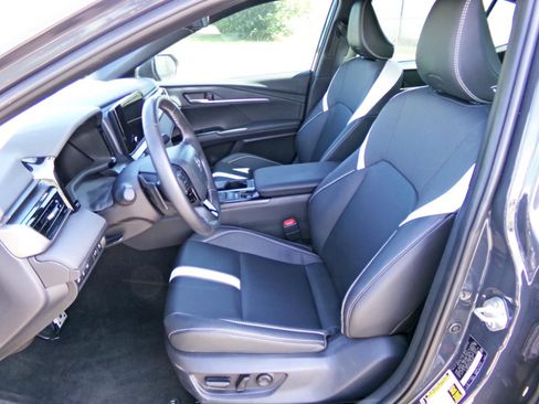 Used 2025 Toyota Camry SE FWD image 12