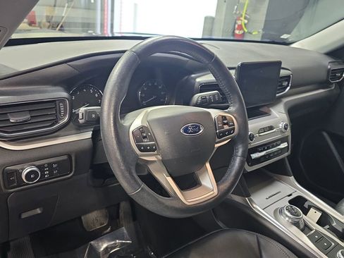 Used 2023 Ford Explorer XLT w/ Equipment Group 202A image 19