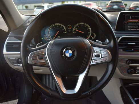 Used 2017 BMW 740i image 21