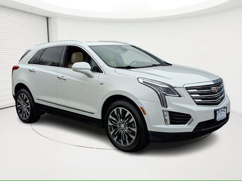 Used 2017 Cadillac XT5 Premium Luxury image 3