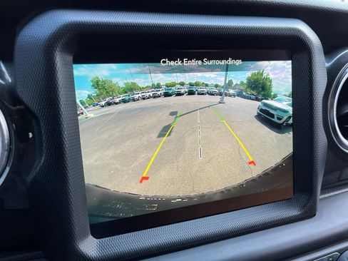 Used 2022 Jeep Wrangler Unlimited Rubicon w/ LED Lighting Group AWD/4WD image 38