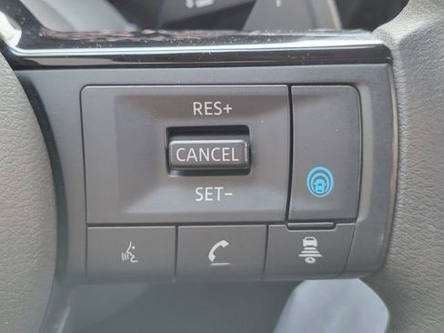 Used 2023 Nissan Rogue SV FWD image 27