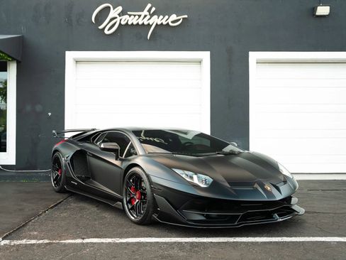 Used 2019 Lamborghini Aventador SVJ AWD/4WD image 1