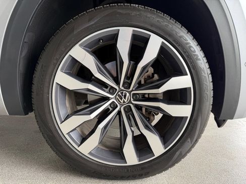 Used 2022 Volkswagen Atlas Cross Sport SEL Premium R-Line AWD/4WD image 40