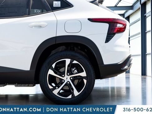 New 2026 Chevrolet Trax RS w/ Sunroof Package FWD image 28