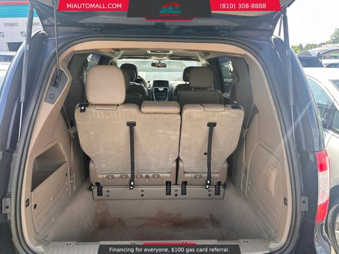 Used 2013 Chrysler Town & Country Touring FWD image 21
