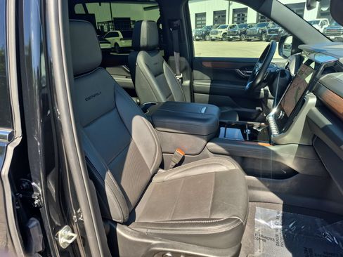 Certified 2025 GMC Yukon XL Denali w/ Sun & Power Step Package AWD/4WD image 30