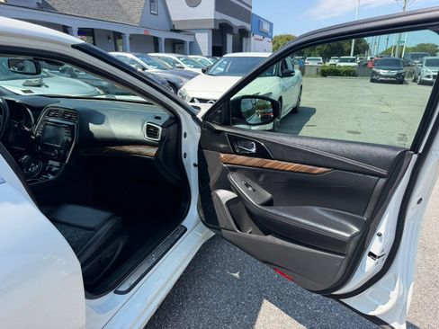 Used 2016 Nissan Maxima Platinum FWD image 16