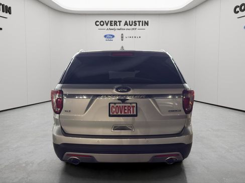 Used 2016 Ford Explorer XLT w/ Equipment Group 202A image 4