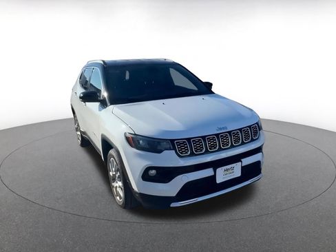 Used 2025 Jeep Compass Limited image 3