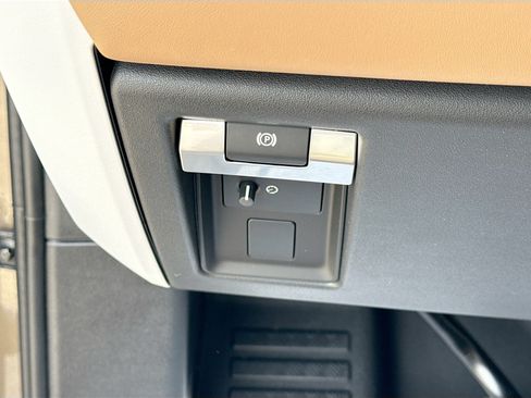 New 2026 Land Rover Defender 110 X-Dynamic SE AWD/4WD image 35