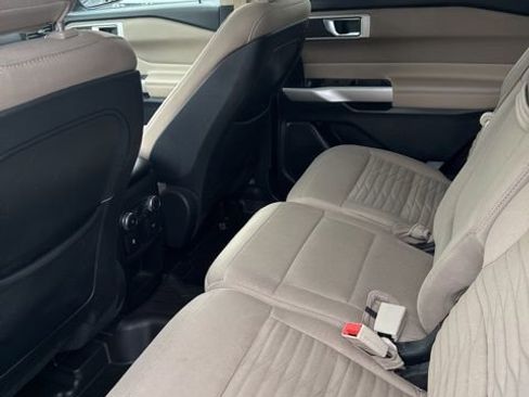 Used 2020 Ford Explorer XLT w/ Comfort Package image 40