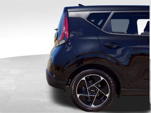 Used 2025 Kia Soul EX FWD image 9