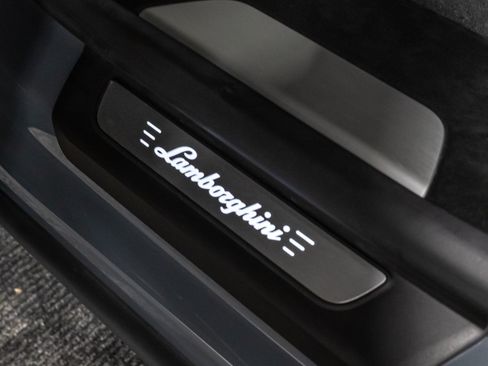 Used 2024 Lamborghini Urus Performante AWD/4WD image 86