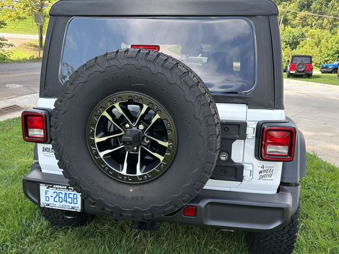 Used 2026 Jeep Wrangler Sport AWD/4WD image 6